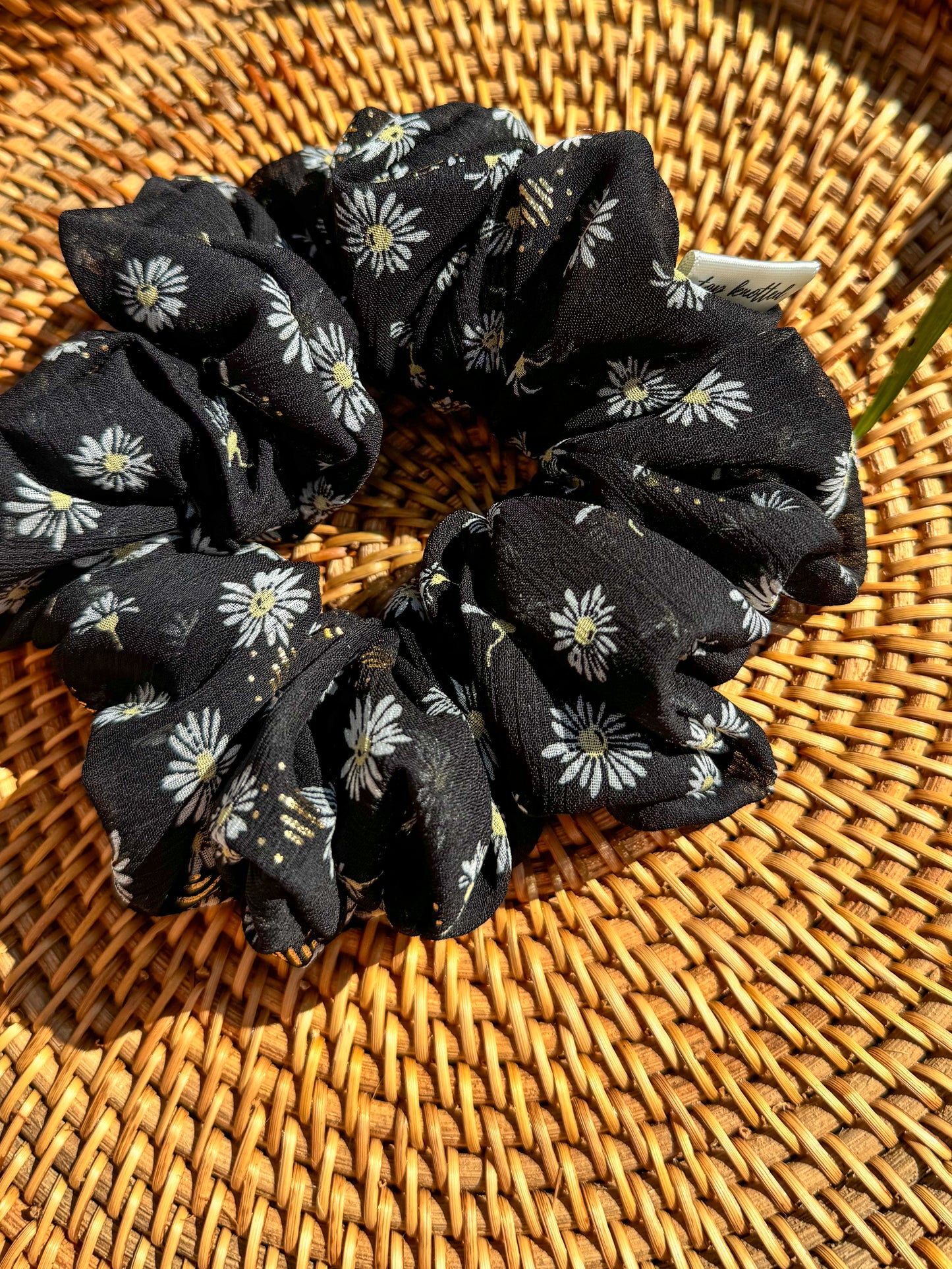 Daisy Daze | Classic Scrunchie